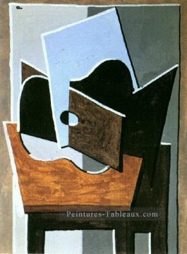 Guitare sur une table 1920 cubisme Pablo Picasso Peinture à l'huile